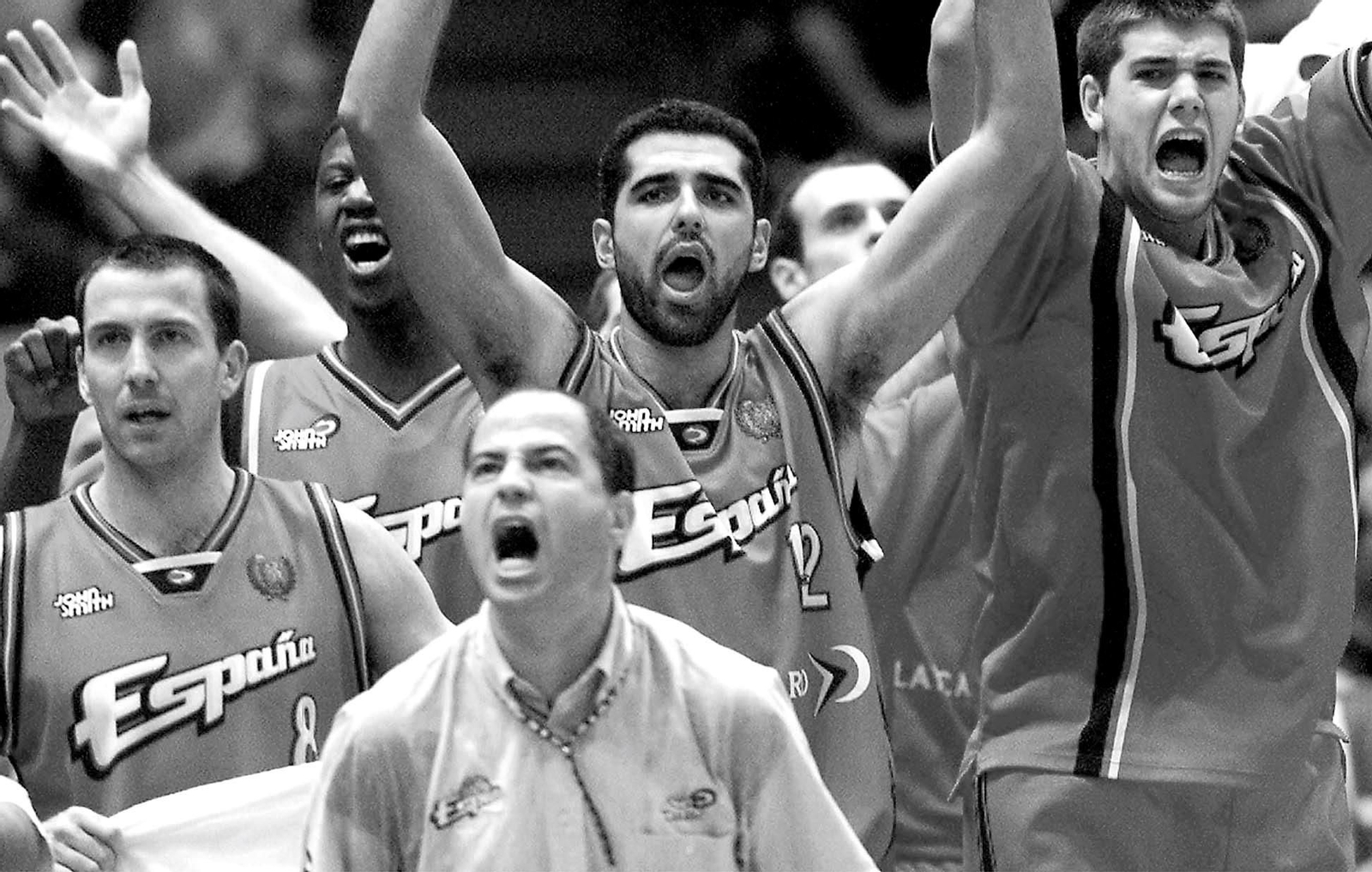 Javier Imbroda, en sus tiempos de seleccionador en el Europeo de Estambul con Nacho Rodríguez, Kornegay, Paraíso y Felipe Reyes.