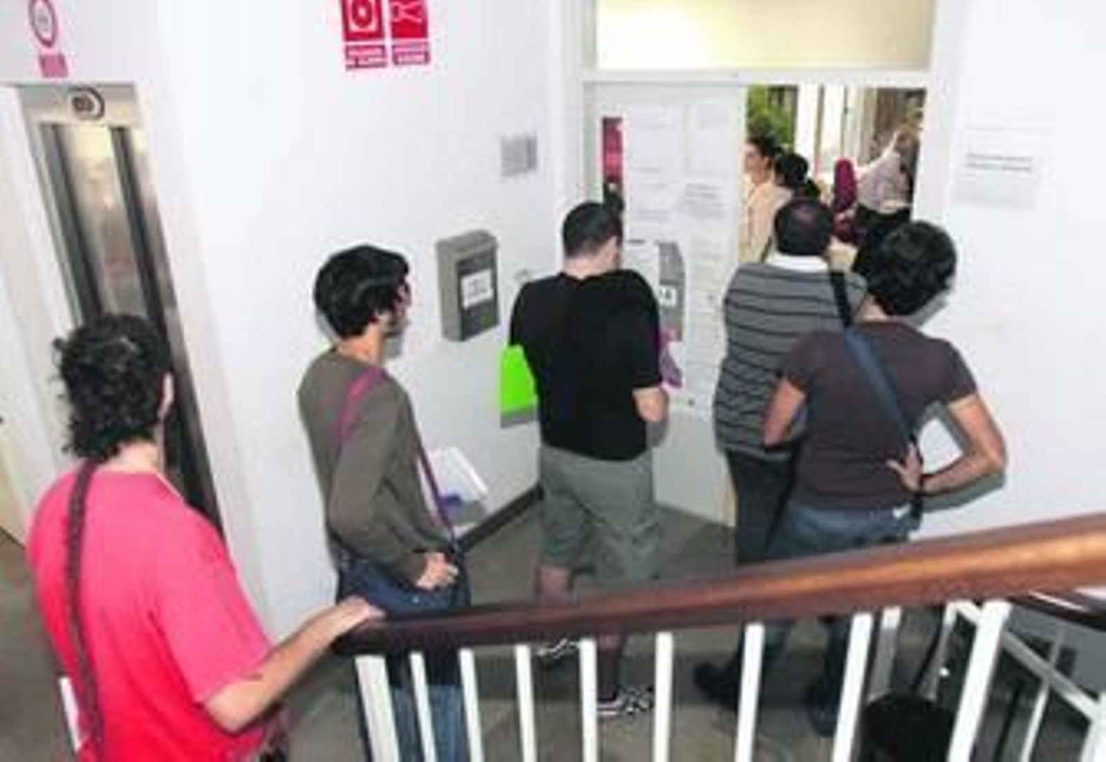 Colas en el Cevug para formalizar las matrículas.