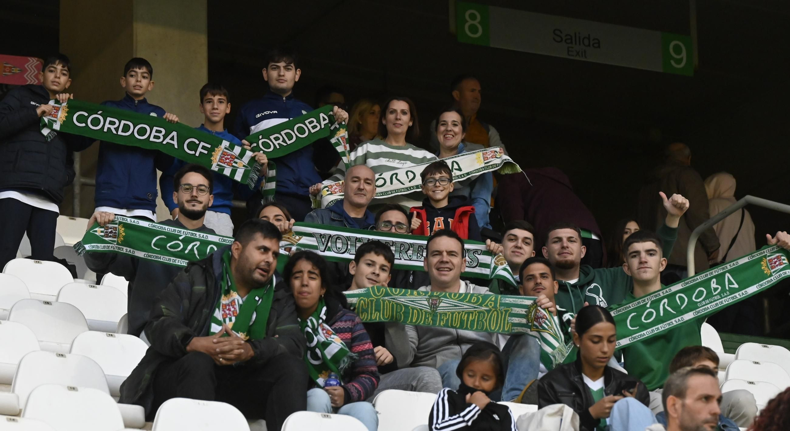 Aficionados del Córdoba CF en un partido de su equipo en El Arcángel.