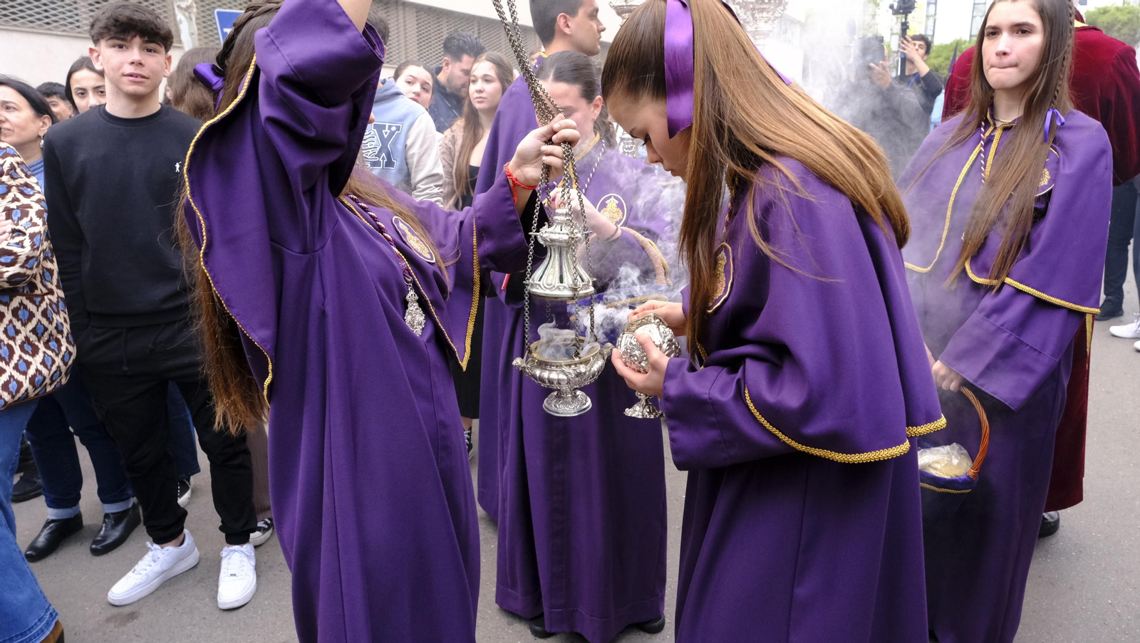 Pasión vuelve a su Iglesia de Santa Teresa azotada por la lluvia