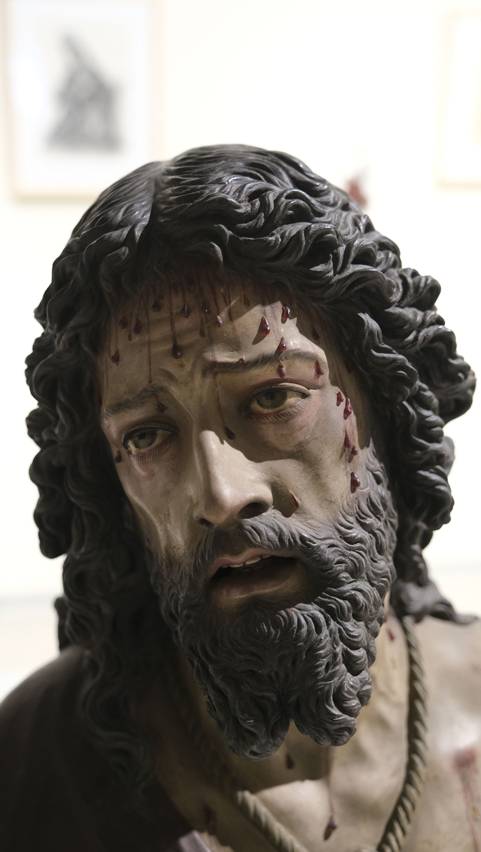 Las fotos de la exposición del escultor e imaginero Luis Álvarez Duarte en el MUREC