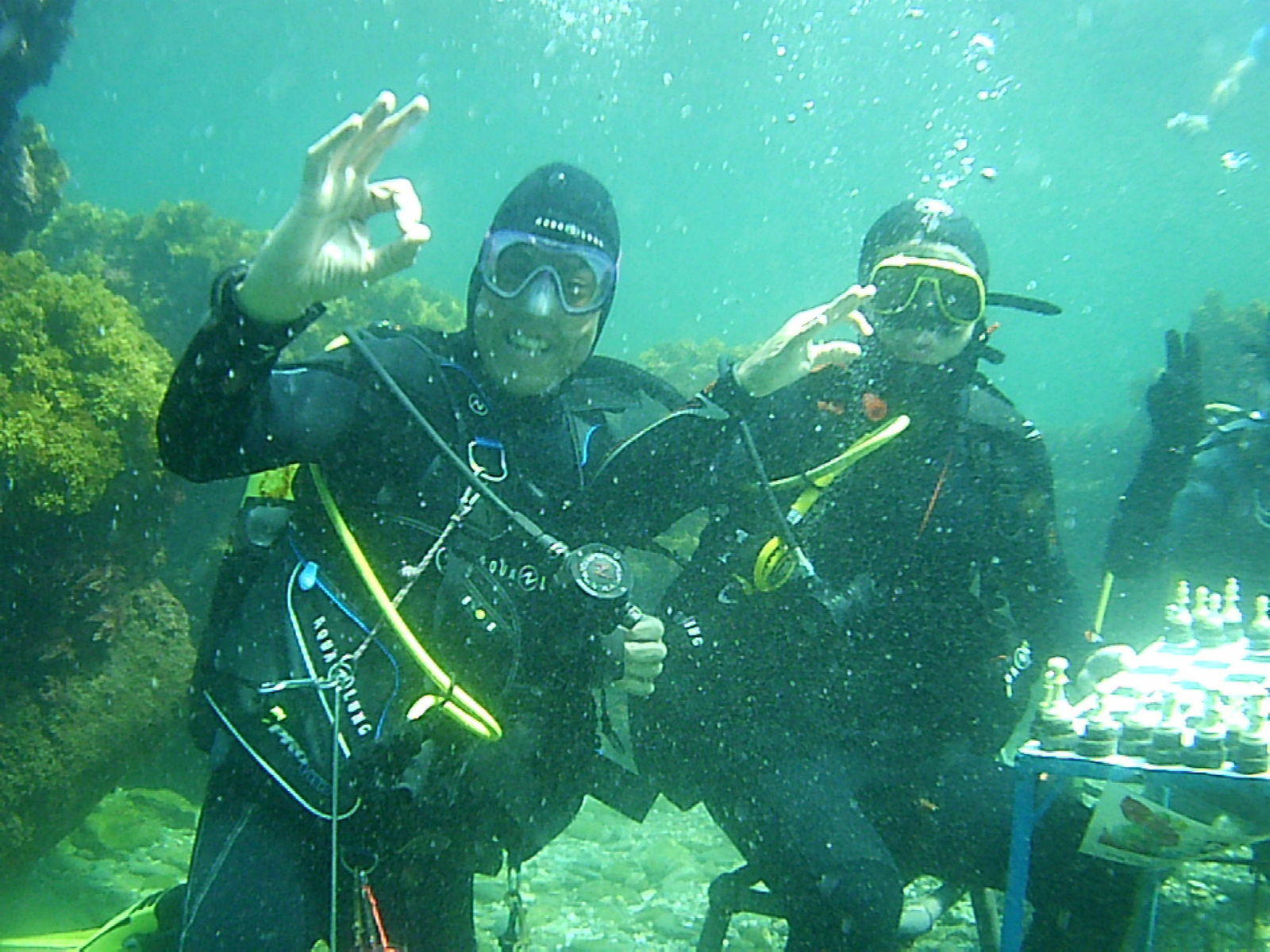 Las imágenes de la partida submarina de ajedrez en Carchuna