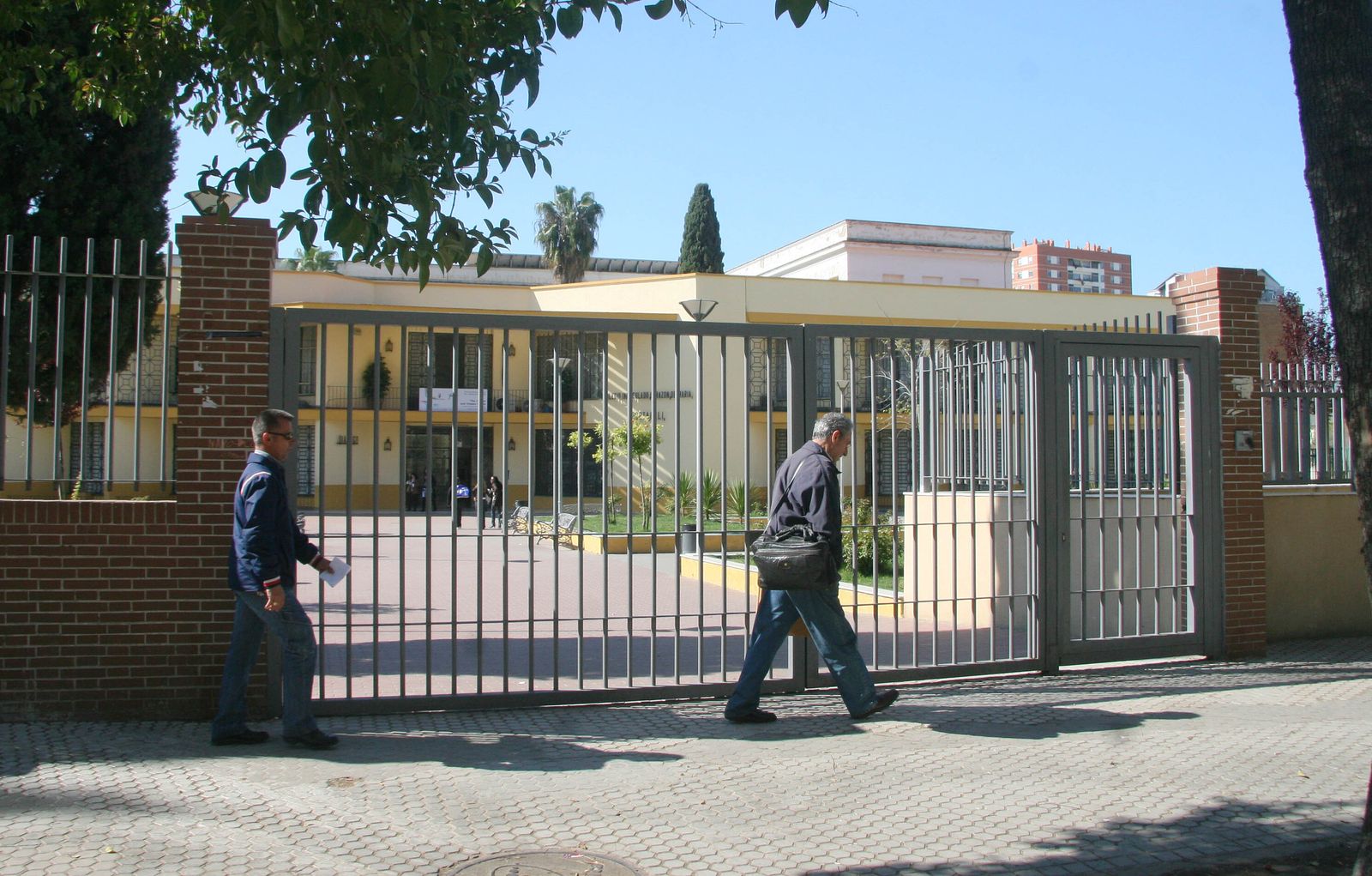 Entrada principal al Colegio Portaceli, en cuyos terrenos se levantará la nueva residencia de estudiantes universitarios.