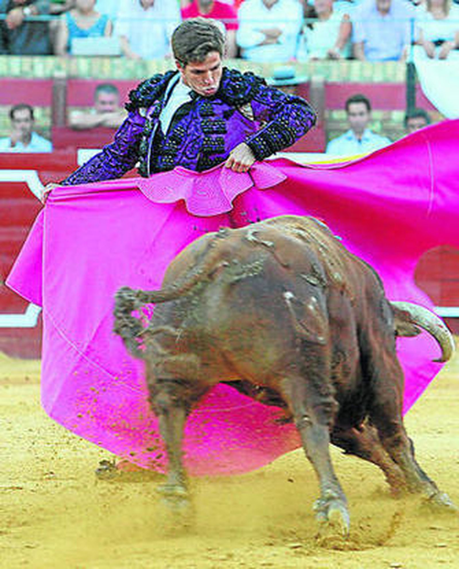 El Juli, en una chicuelina a un toro en las pasadas Colombinas.