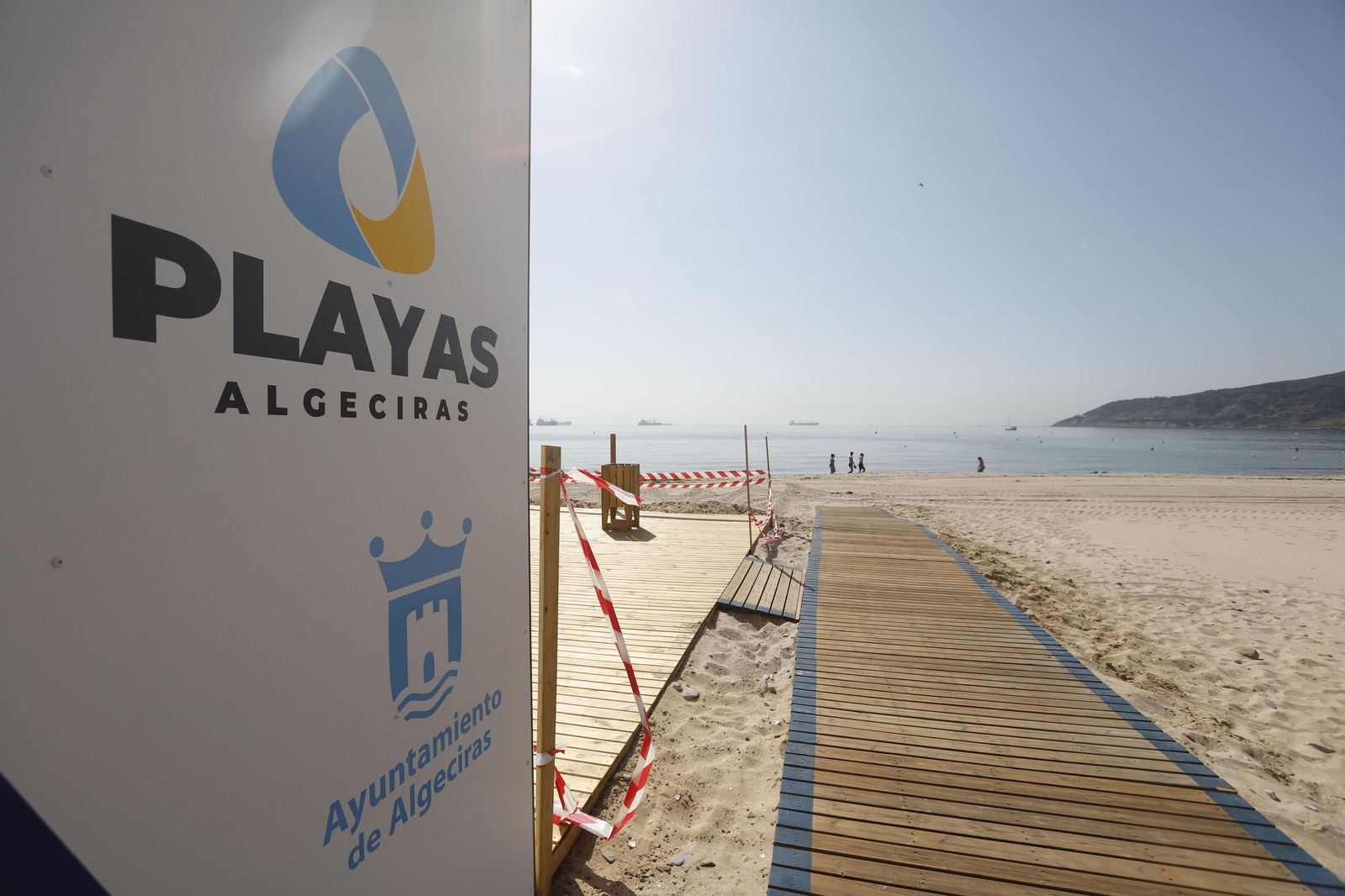 Uno de los accesos a la playa de Getares.