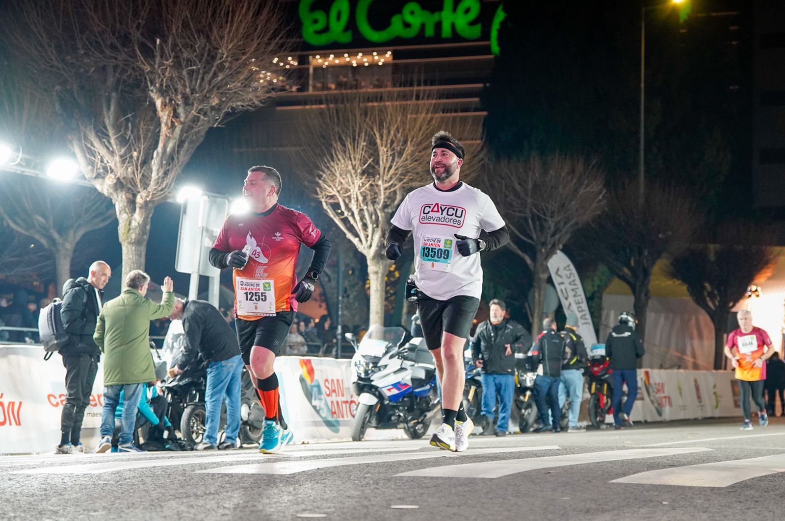 En imágenes: búscate en tu llegada a meta de la Carrera de San Antón 2026 (4)