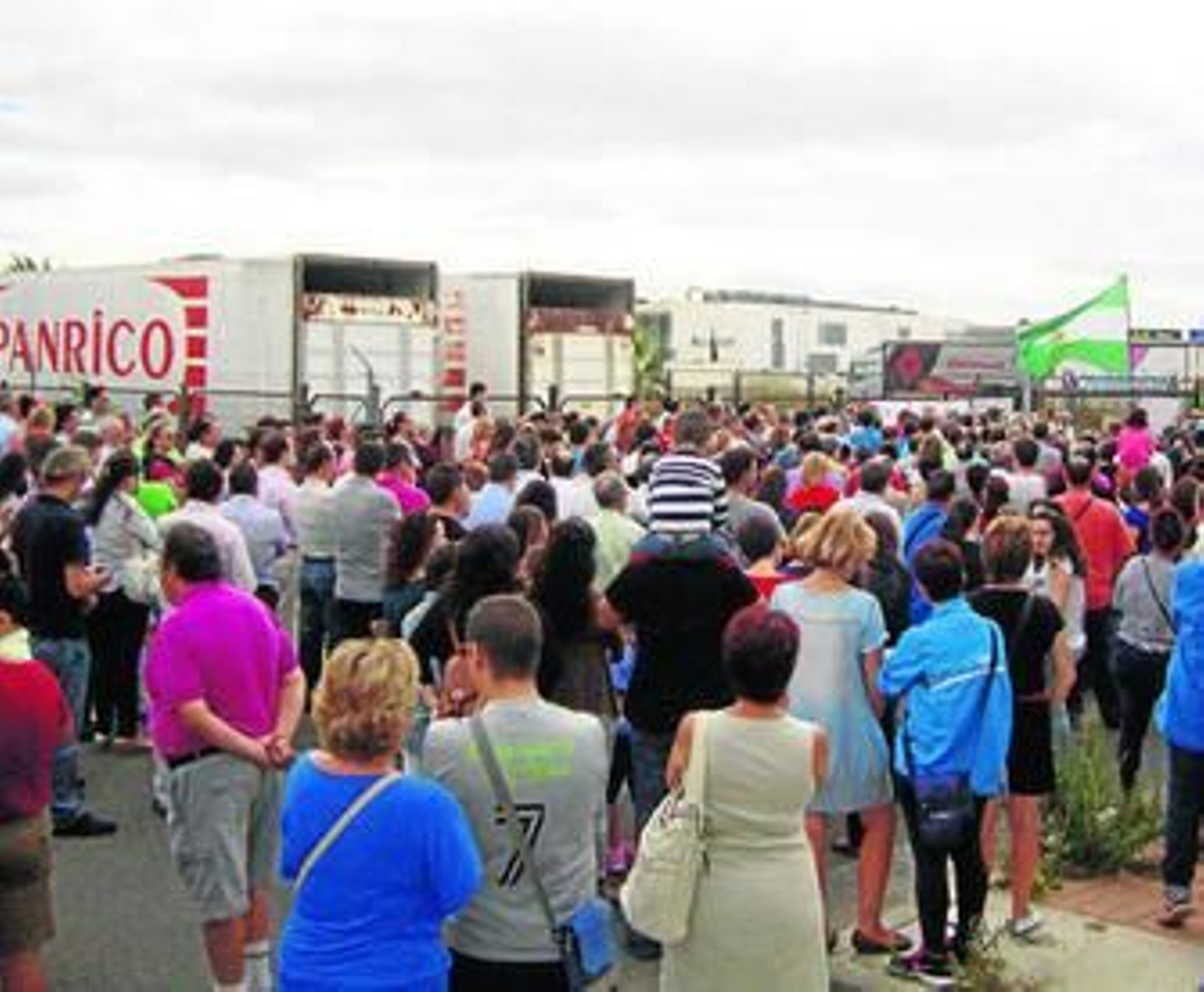 Unas 800 personas secundan la protesta de la plantilla de Panrico