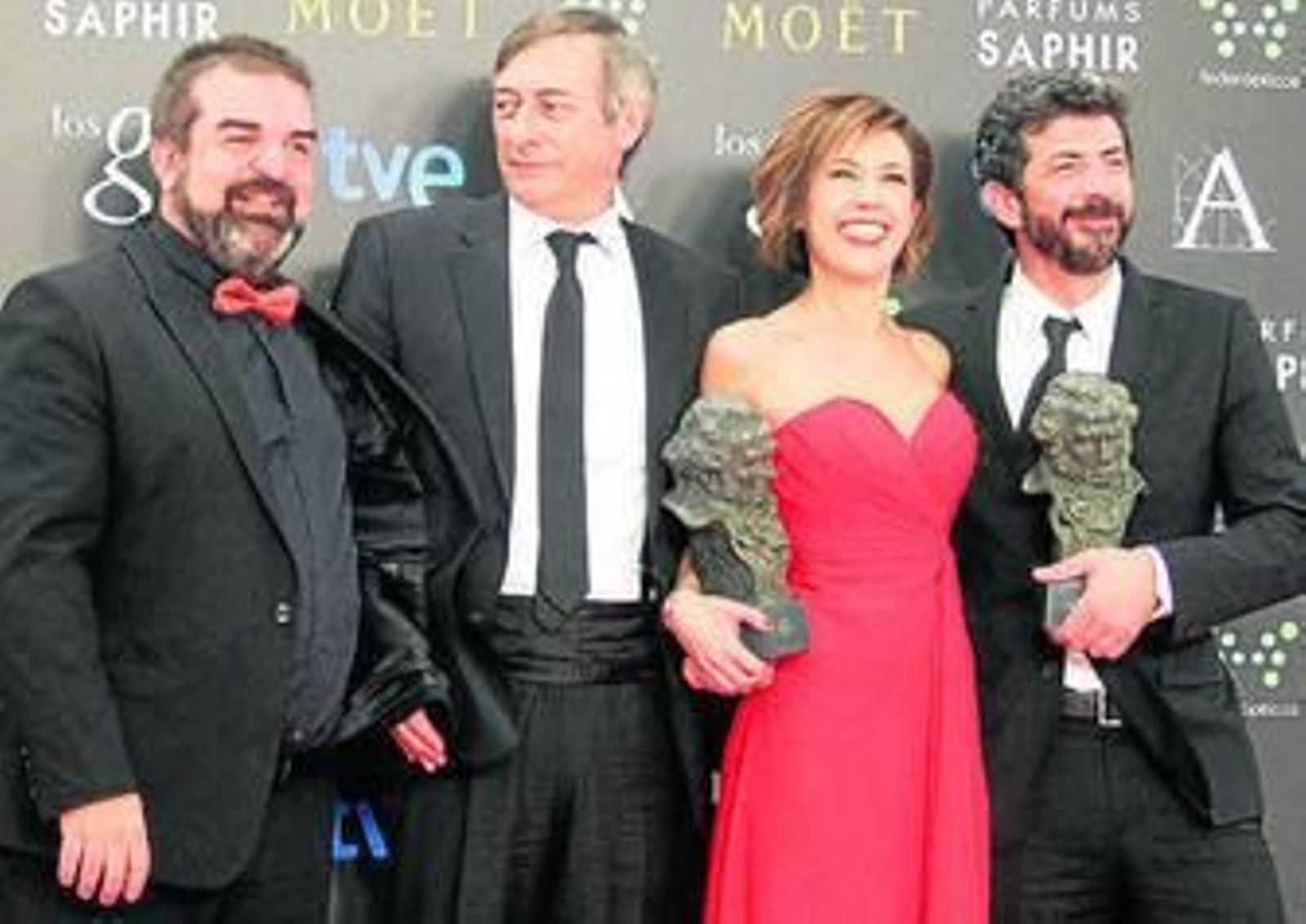 Los productores de 'La Isla Mínima', Gervasio Iglesias, José Antonio Félez y Mercedes Gamero, junto al director de la cinta, Alberto Rodríguez.