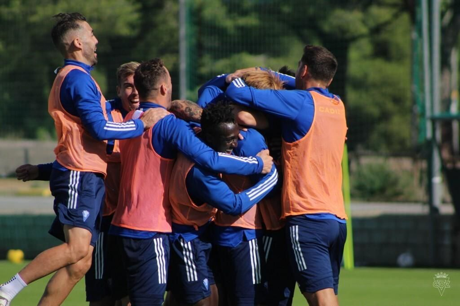 Varios jugadores del Cádiz durante un entrenamiento.