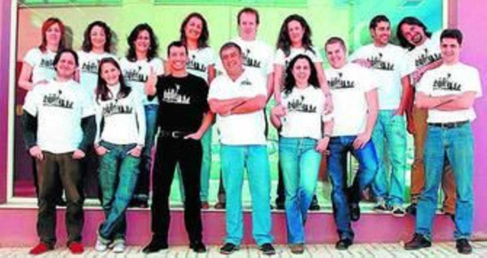 El equipo de reporteros de 'Aquí estamos', con Roberto Sánchez, director y presentador.