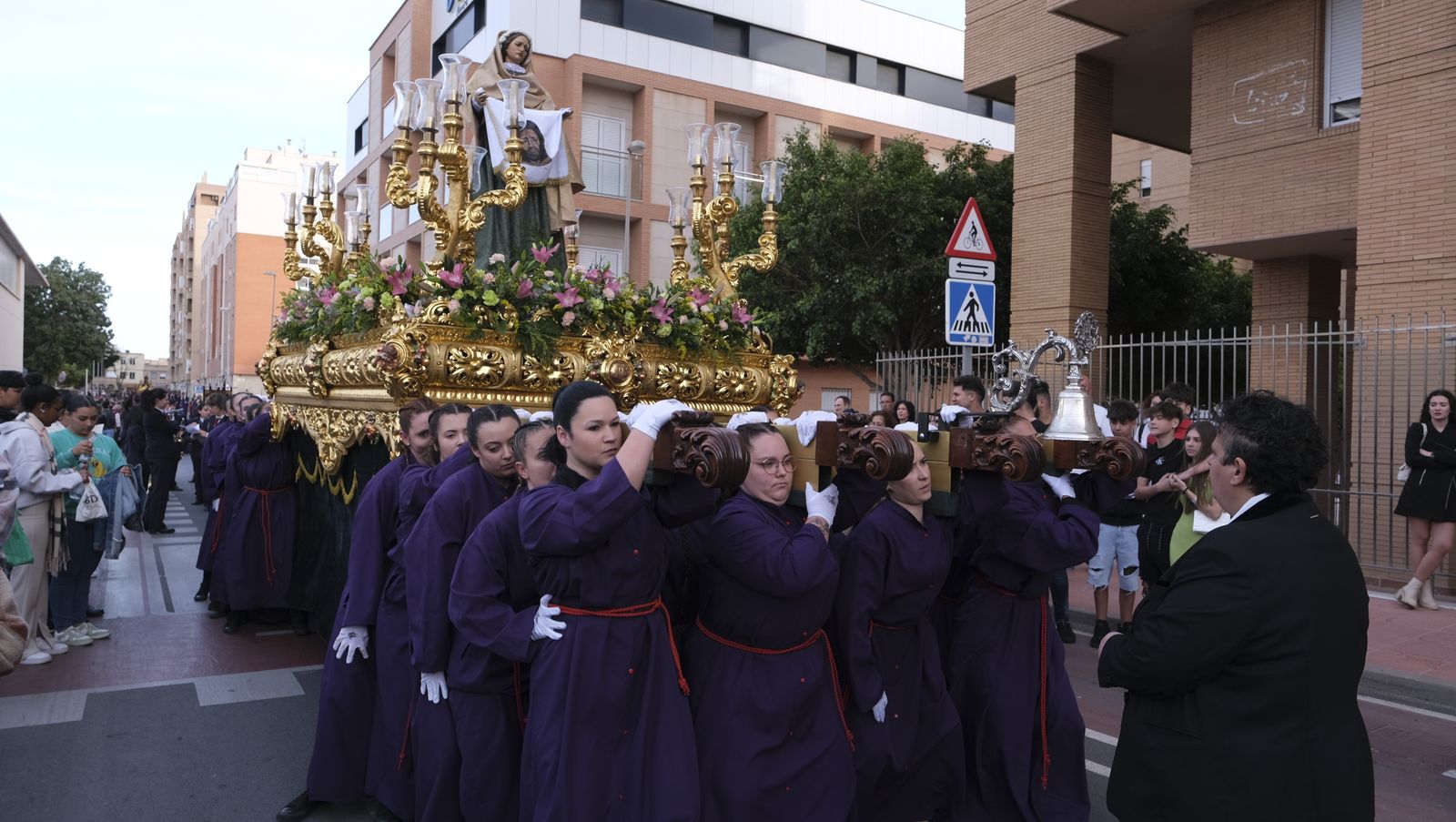 La procesión del Encuentro por las calles de Almería, en imágenes