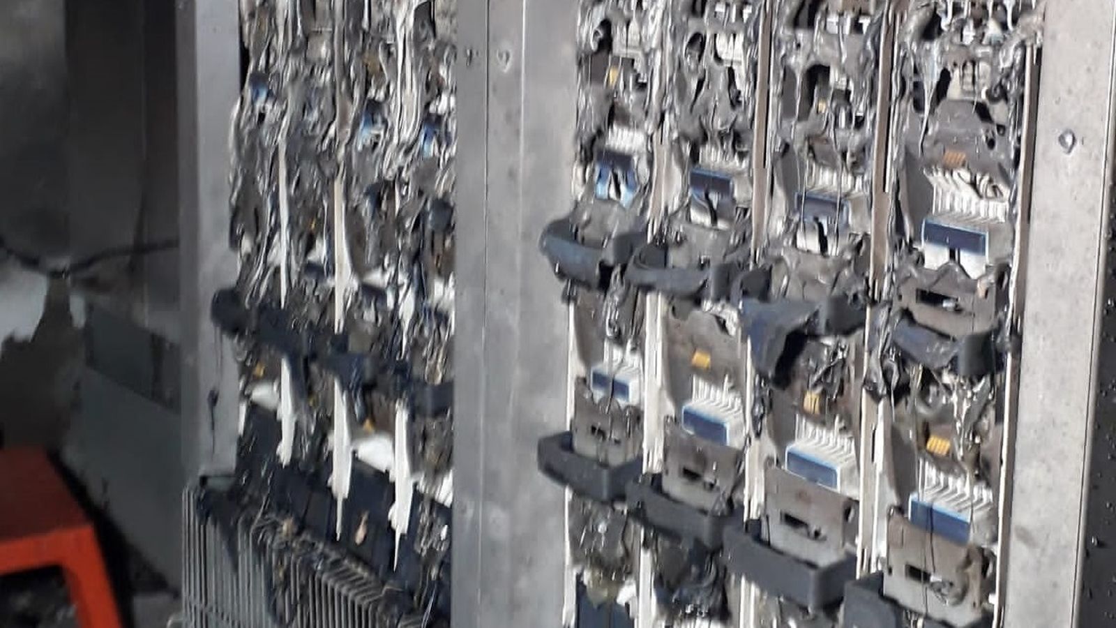 Los aparatos y la red de baja tensión han quedado totalmente calcinados