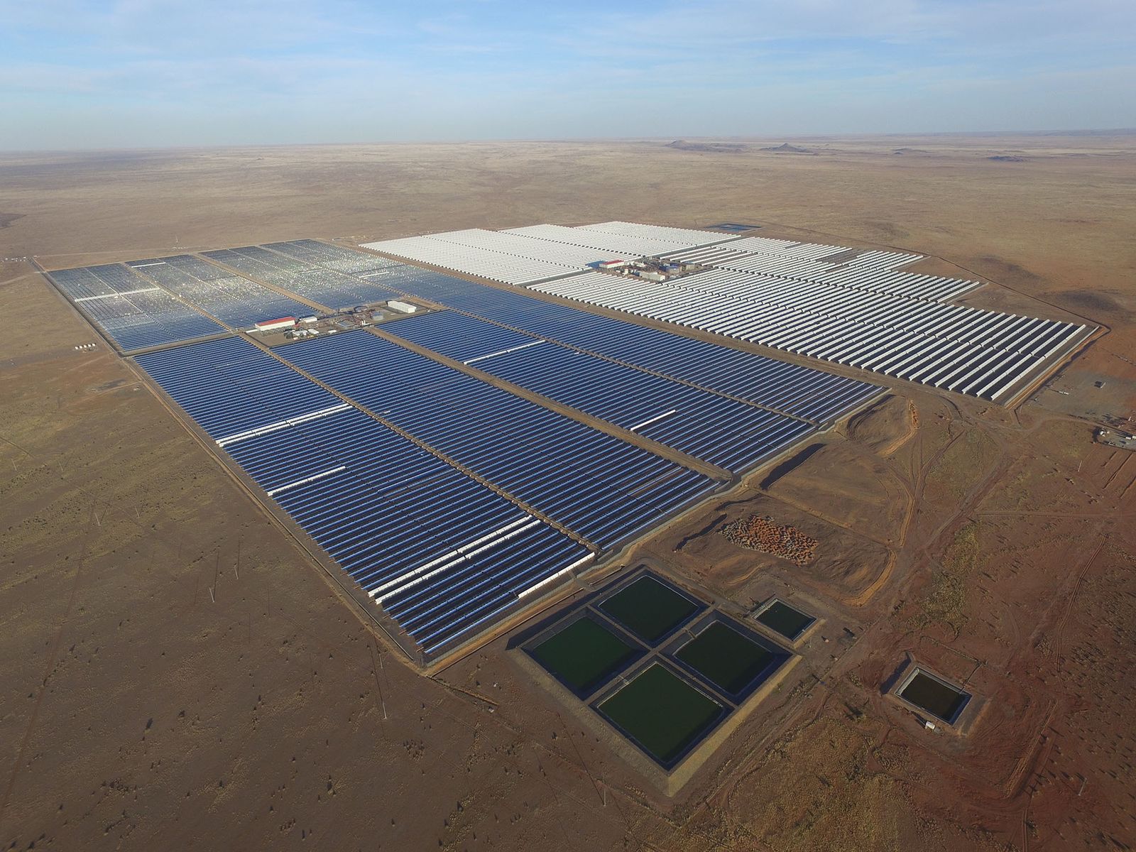 Xina Solar One, la tercera planta termosolar construida por Abengoa en Sudáfrica.