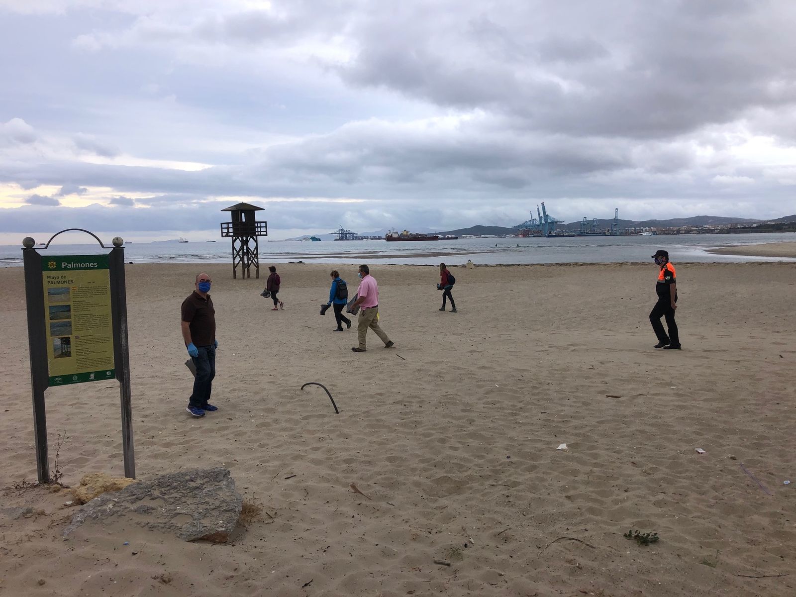 Un momento de la jornada de limpieza.