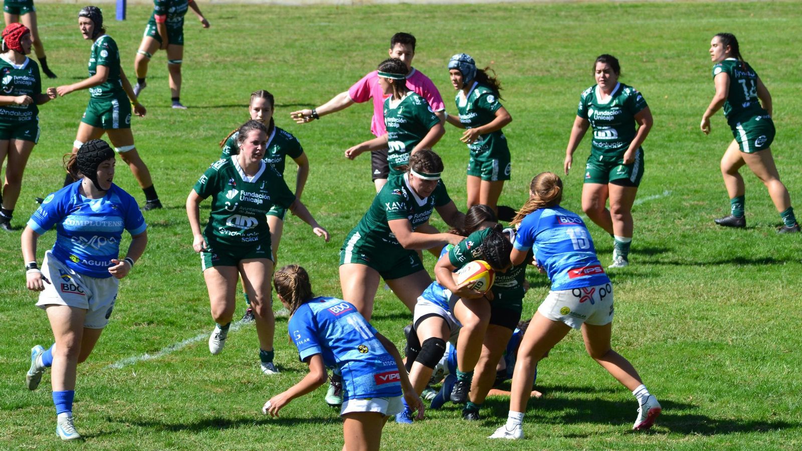 Momento del choque entre las jiennenses y Complutense Cisneros femenino.