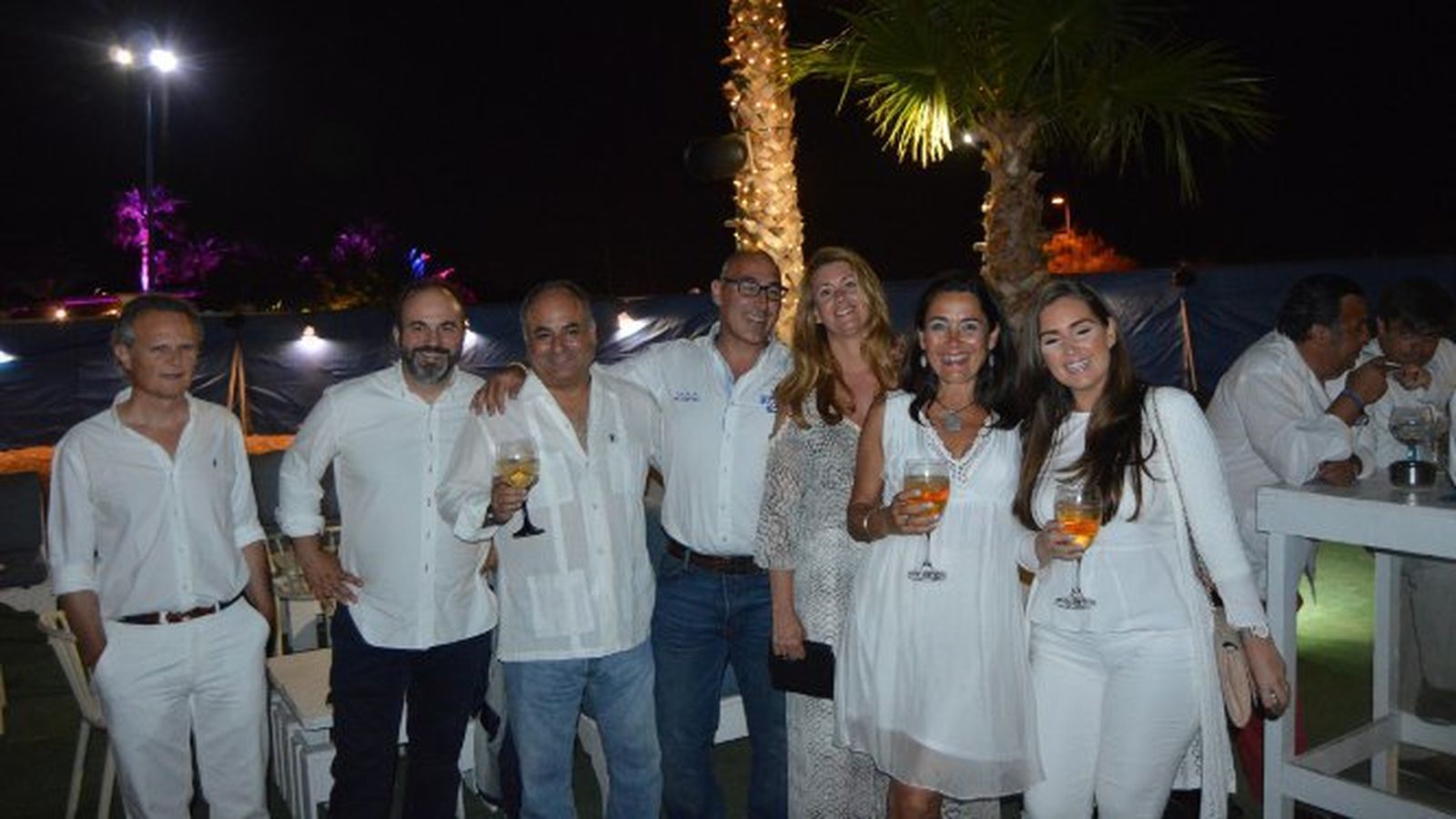 Humberto Leckeler, Horacio León, Fernando Basañez, Román Villar, Leo Benavente, María Casas y Paula Vázquez, en el cóctel de  inauguración.