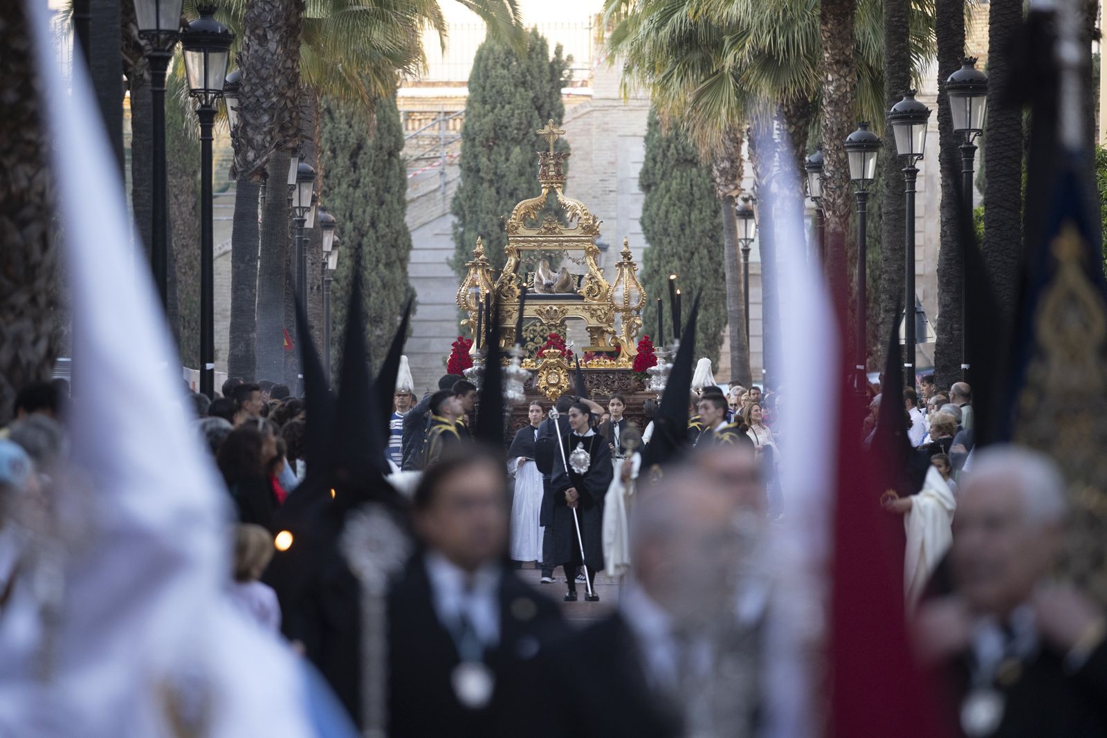 La Hermandad del Santo Entierro de la Semana Santa de Huelva 2023, en imágenes