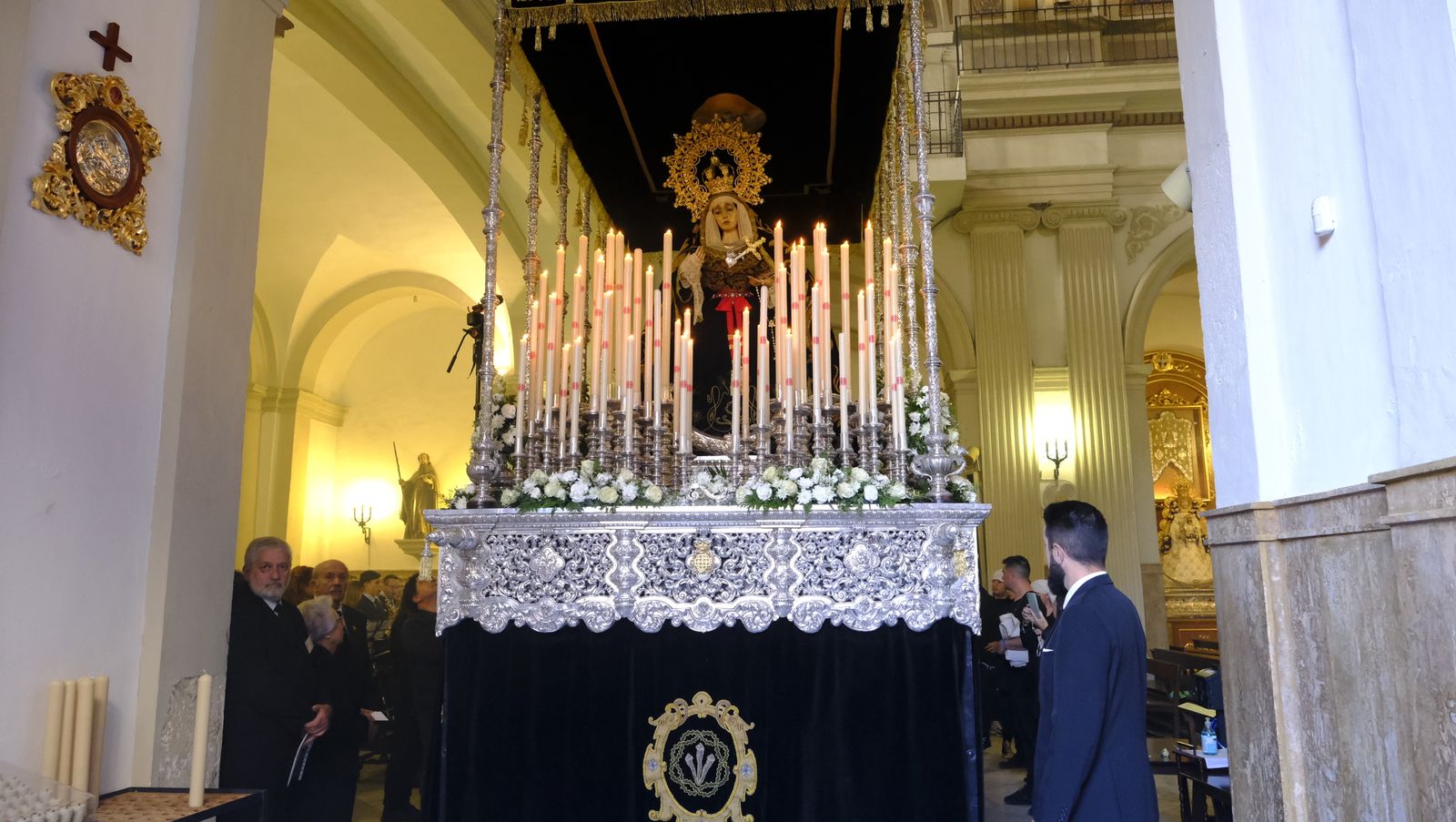 Procesión del Santo Entierro en Almería, en imágenes