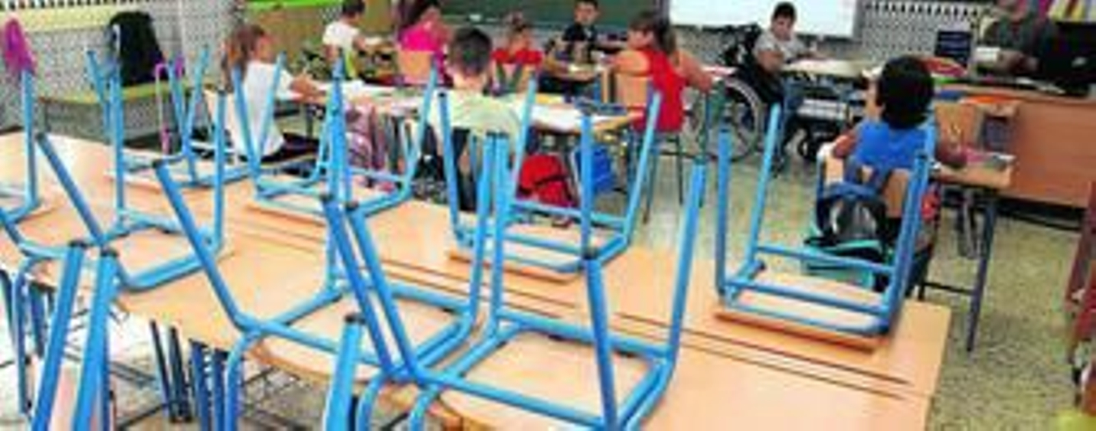 Menores transitando por las calles.