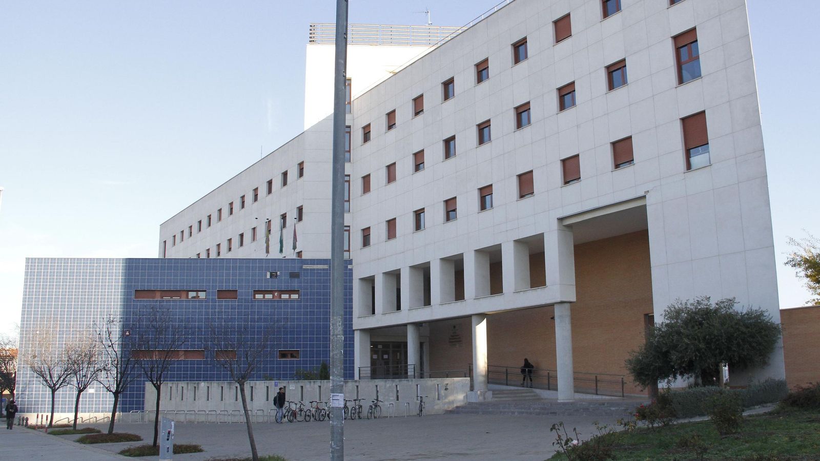 Escuela de Informática de la UGR. Escuela de Informática de la UGR.