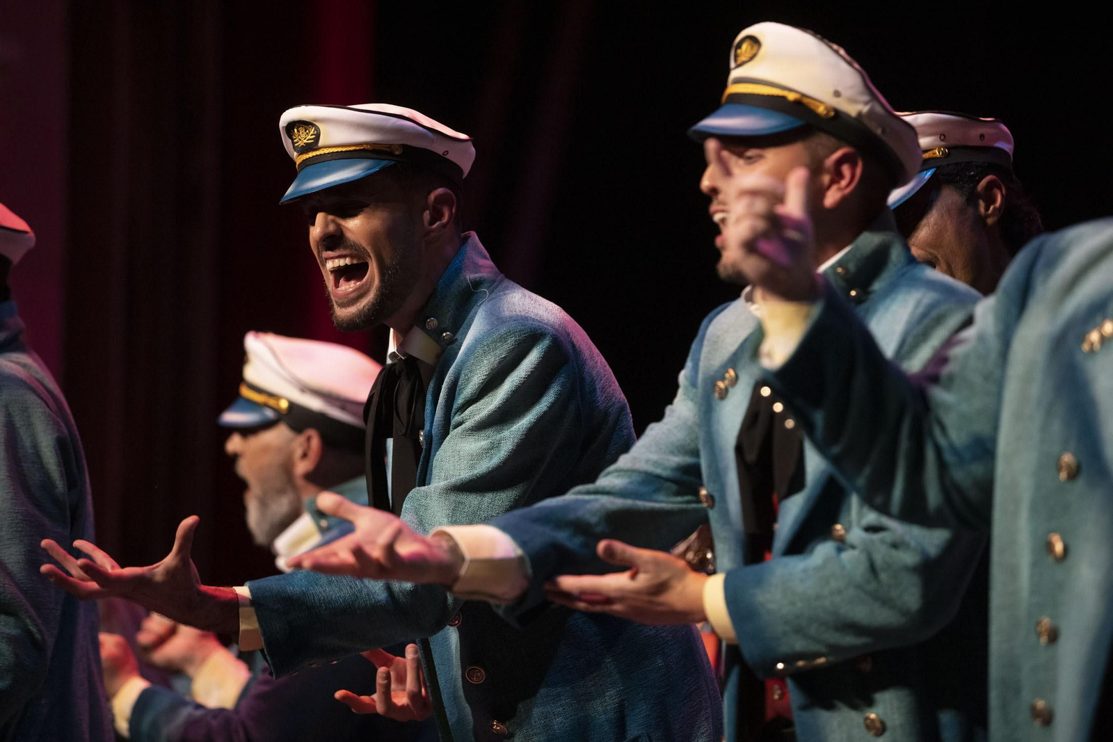 Imágenes de la actuación de la comparsa de Punta Umbría 'El último romántico' en el Carnaval Colombino