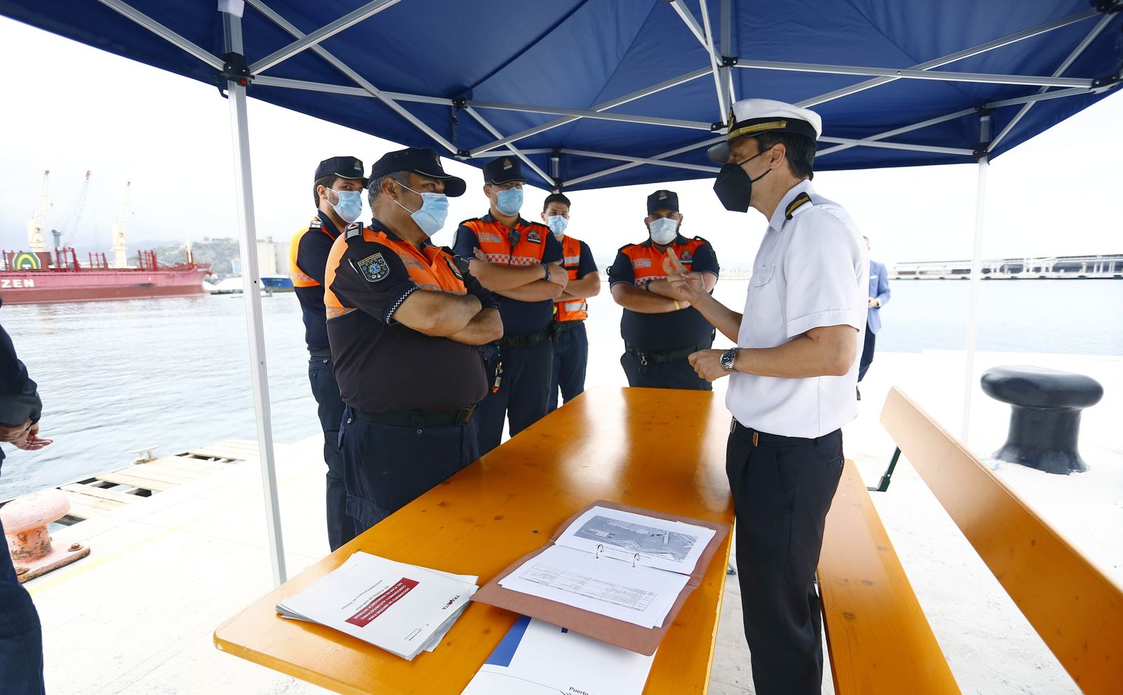 Las fotos del simulacro contra la contaminación en el puerto de Málaga