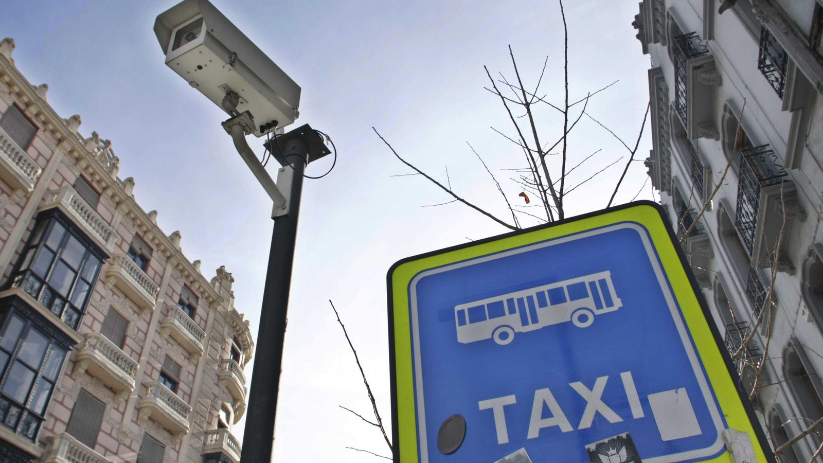 Cámaras vigilarán los carriles reservados.