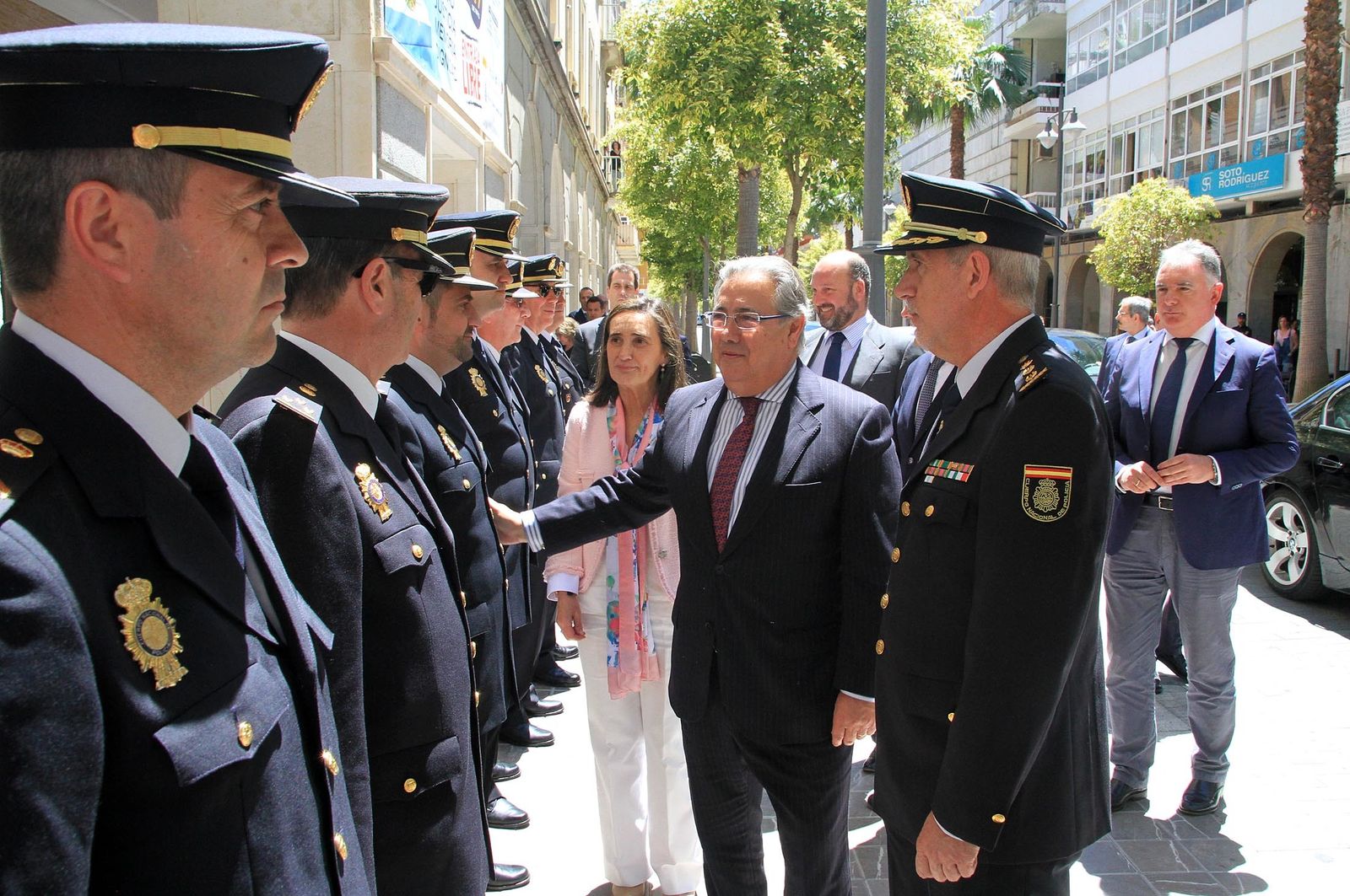 Juan Ignacio Zoido, ministro del Interior, presenta en la Comandancia de la Guardia Civil la nueva versión de AleryCops y el dispositivo del Rocío y posteriormente acude a la Diputación de Huelva para visitar la exposición sobre el terrorismo, en imágenes