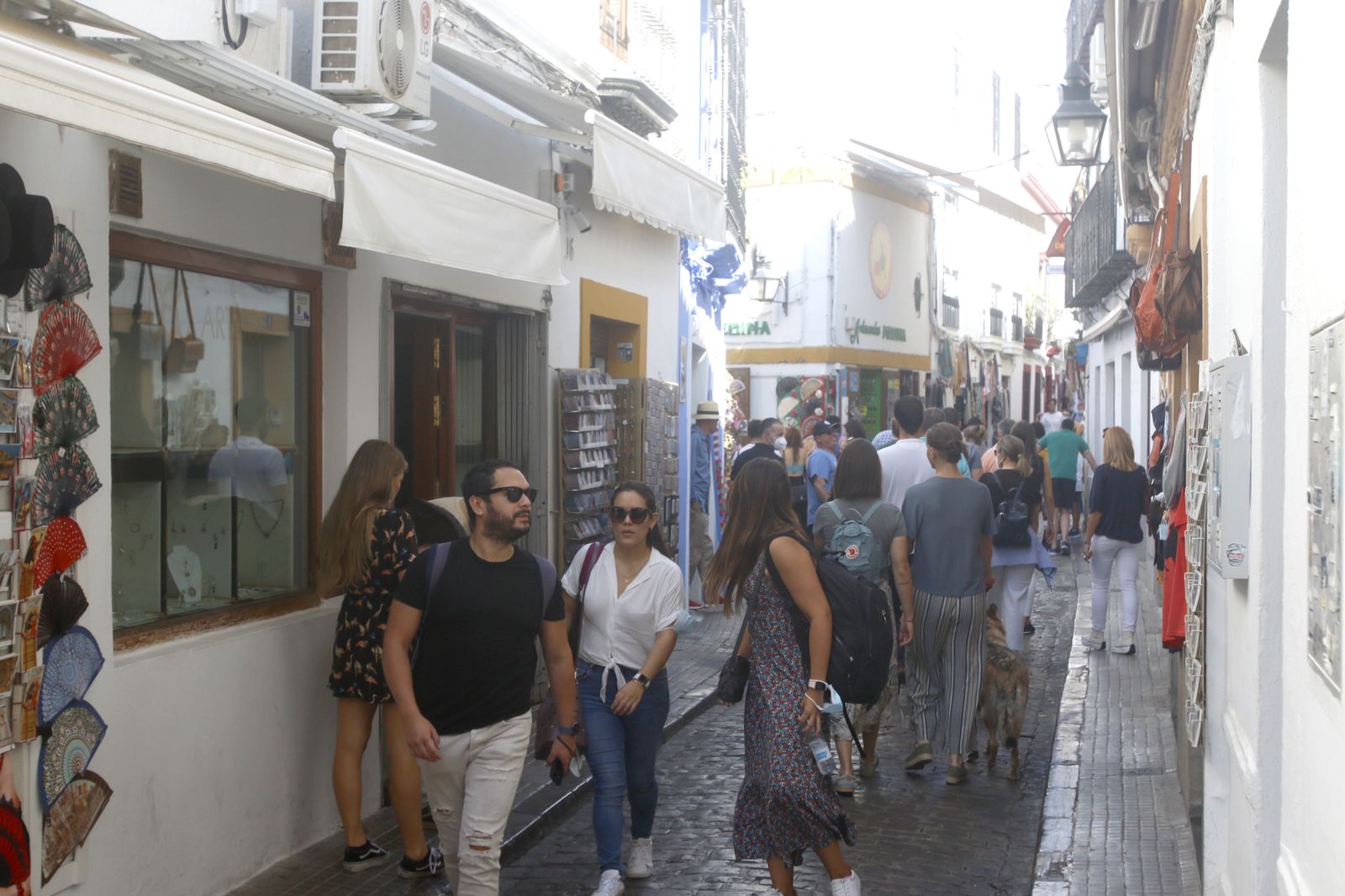 Lleno al completo en Córdoba en el puente del Pilar