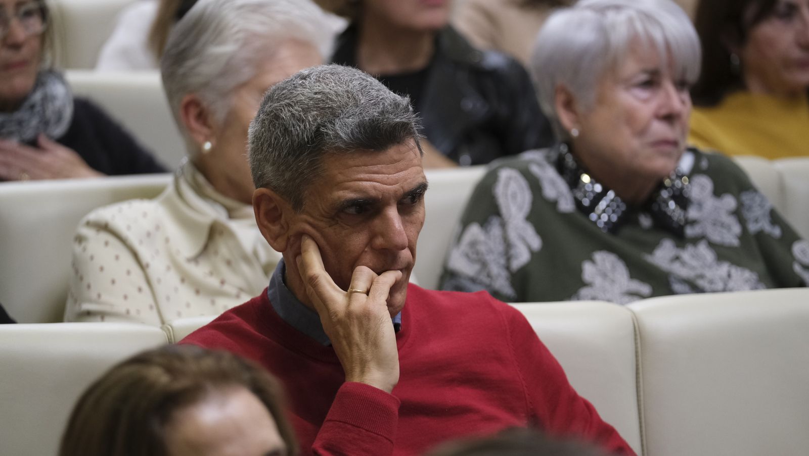 Imágenes del Diario de los Libros con la escritora ganadora del Premio Planeta 2022, Luz Gabás