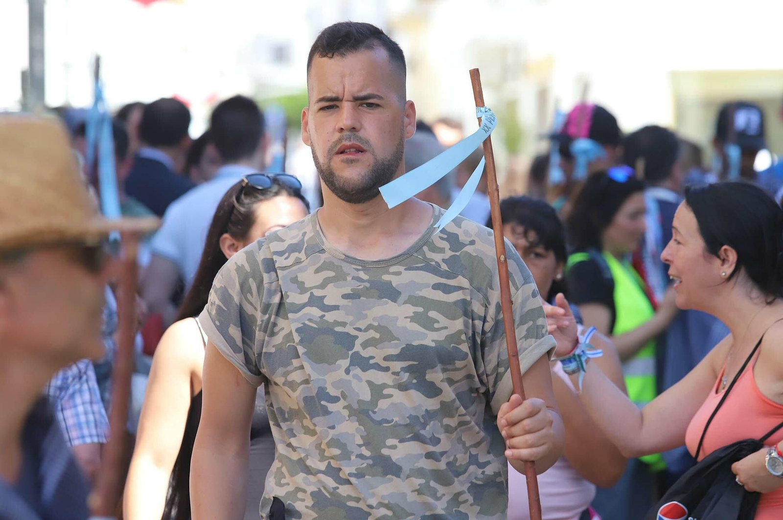 Imágenes de los presos de la cárcel de Huelva en su camino hacia El Rocío