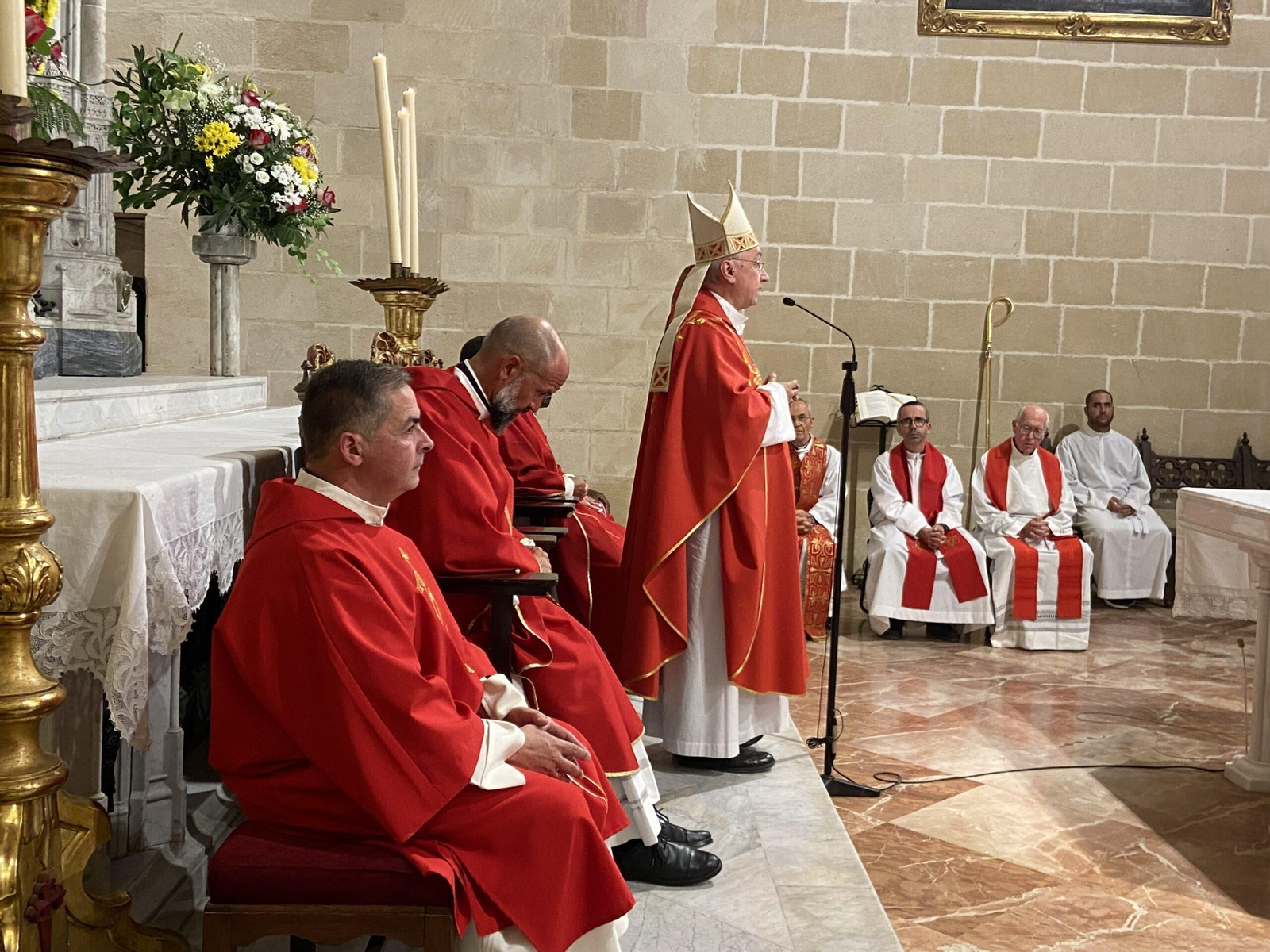 Fotogalería de la toma de posesión de los sacerdotes de Las Viñas, Santiago y San Pedro en Jerez