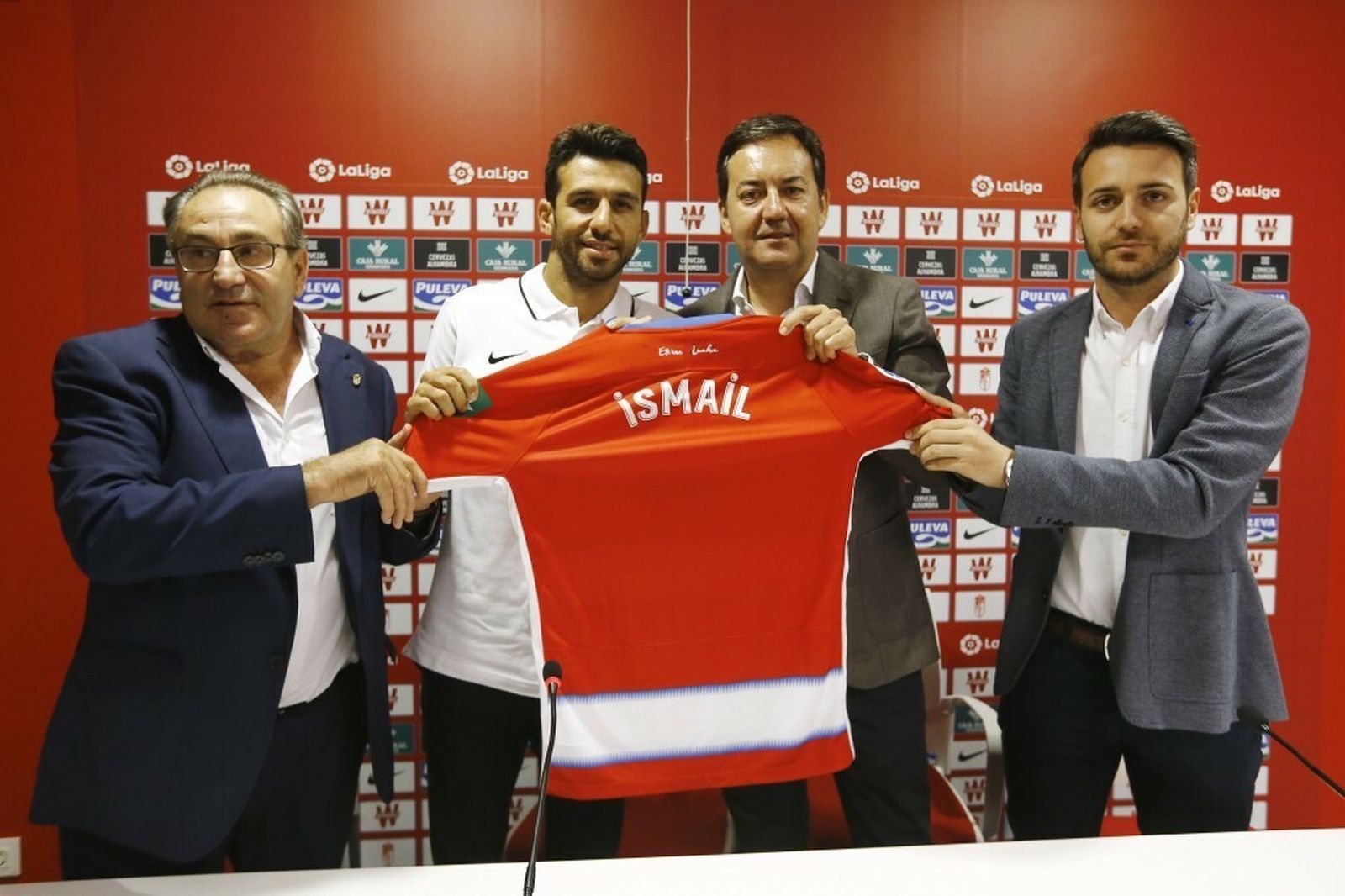 Köybasi durante su presentación junto a Pepe Macanás, Antonio Fernández Monterrubio y Fran Sánchez.