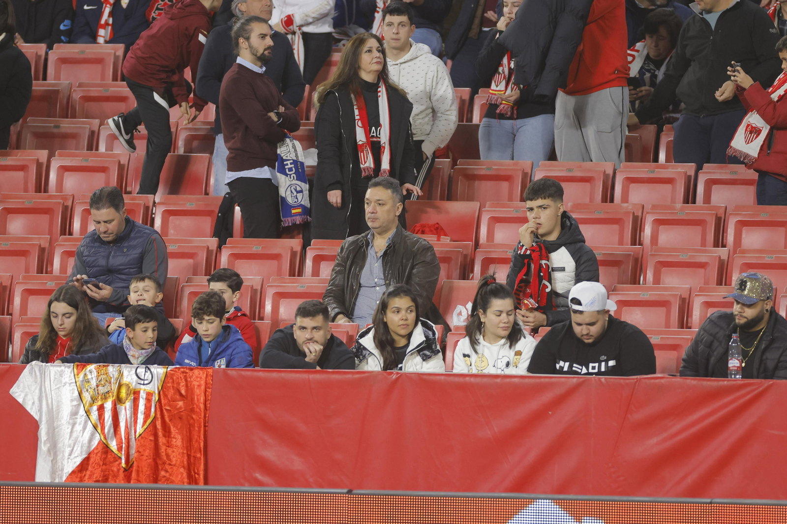 Búscate en las fotos del SEVILLA FC-PSV EINDHOVEN