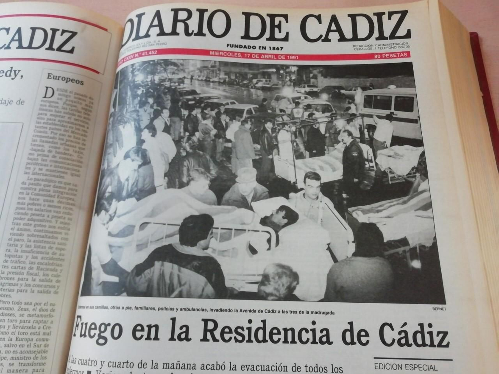 Portada del Diario con el incendio de 1991, con los enfermos en sus camas en plena Avenida. La foto fue de Bernet.