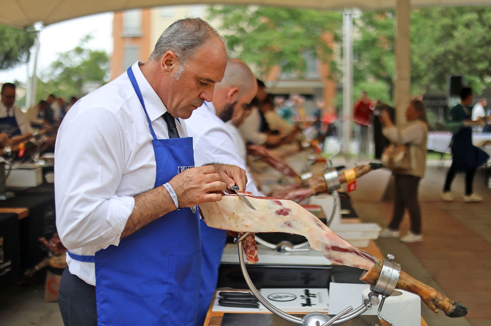 Huelva consigue el récord Guinness con el plato de jamón más grande del mundo, en imágenes