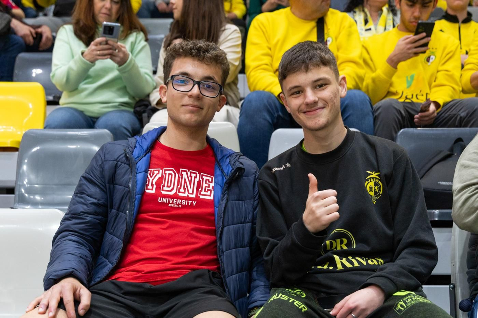 En imágenes: la afición y mejores jugadas del Jaén FS - Jimbee Cartagena