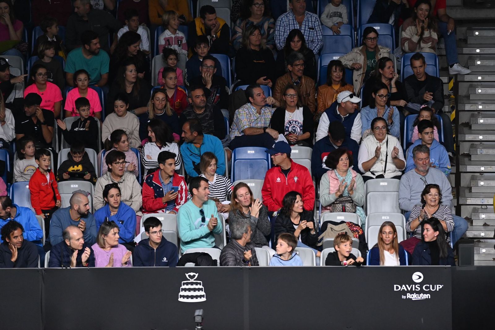 Los tenistas de la Copa Davis ya calientan motores en el Carpena