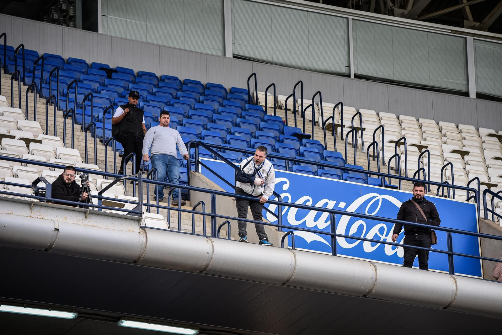 Imágenes de la afición en el Colombino en el Recreativo - Antequera