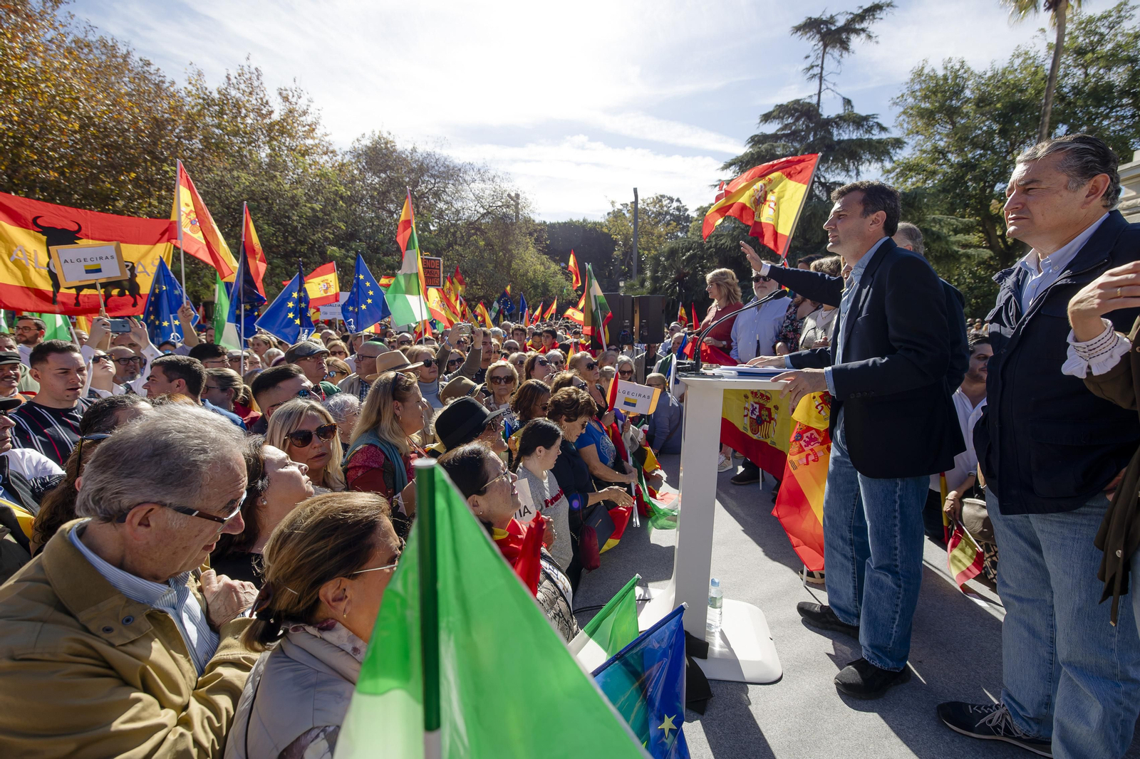 La concentración contra la amnistía en Cádiz en imágenes.