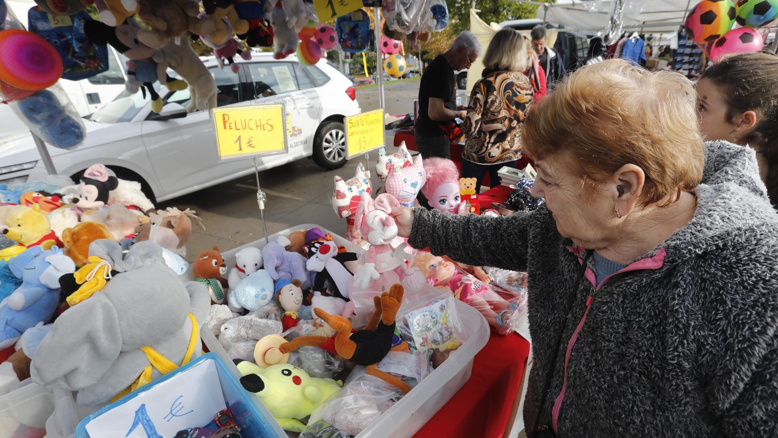 Peluches a un euro. Cualquier ayuda es válida.