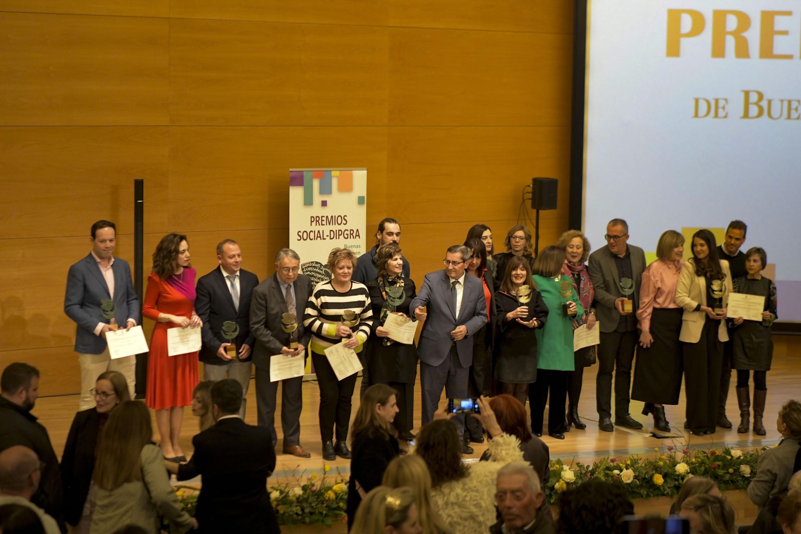 Diputación premia a municipios, entidades y profesionales por su labor en el ámbito de los servicios sociales