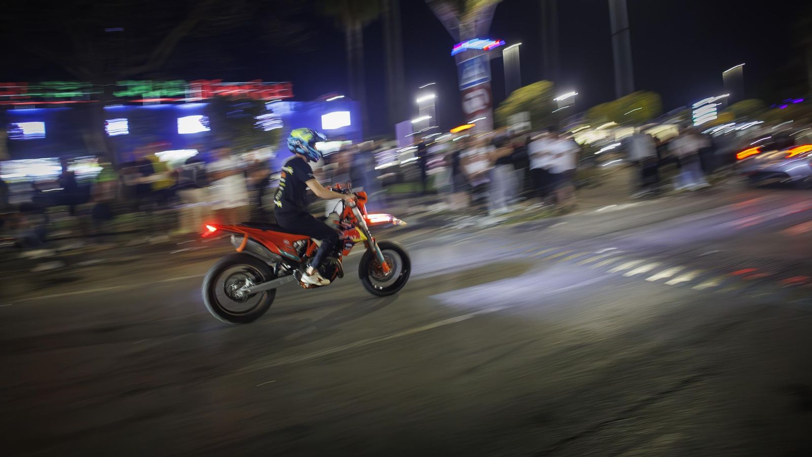 Ambiente en la avenida de Europa el jueves del Gran Premio de Jerez 2025