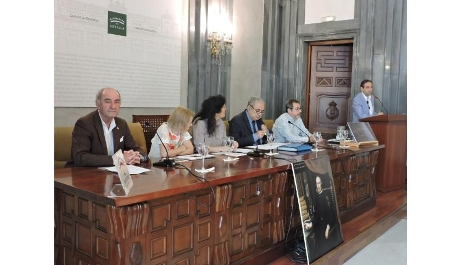 Turistas en las visitas guiadas a la necrópolis de Carmona.