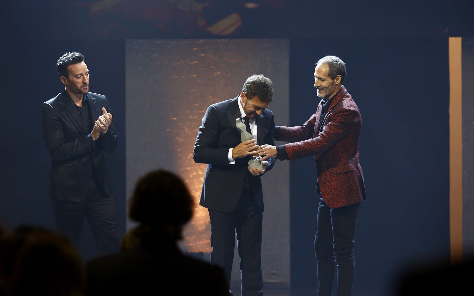 Antonio Banderas recoge el Premio Carmen, que entrega la Academia de Cine de Andalucía.