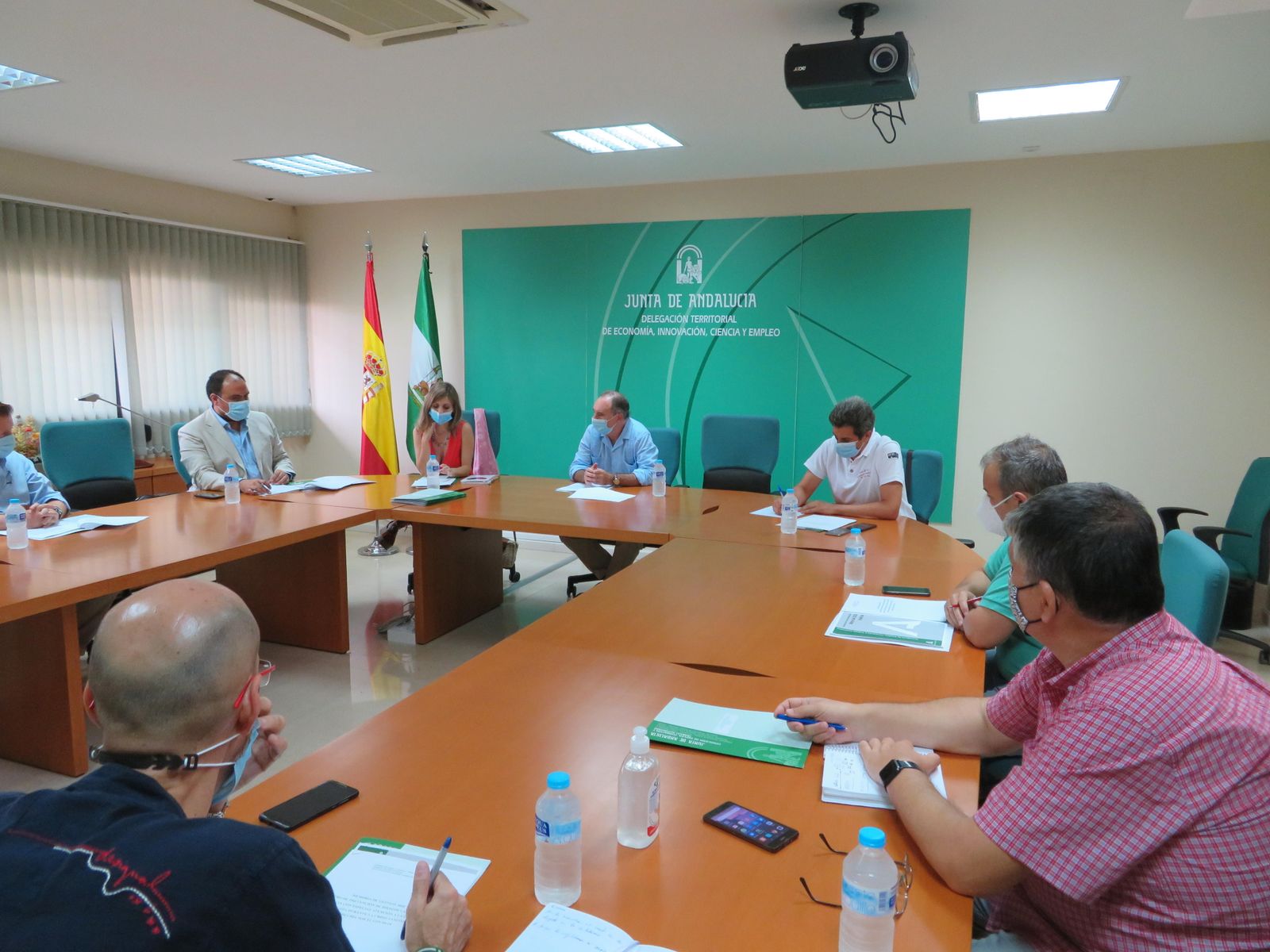 Reunión en Empleo con los agentes sociales para valorar la gestión del coronavirus en Huelva.
