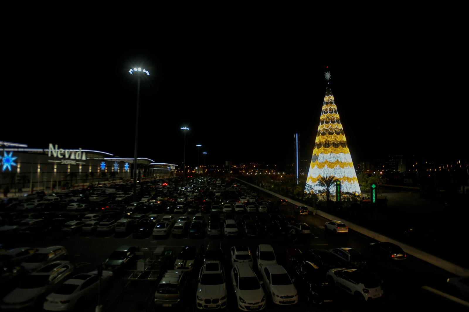 El encendido de la Navidad 2021 en el centro comercial Nevada Shopping, en imágenes