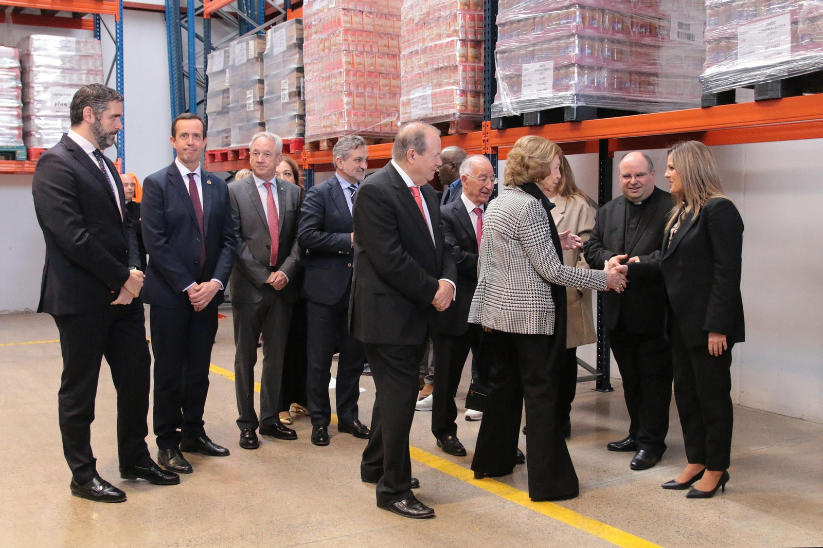 La Reina Sofía visita el Banco de Alimentos de Almería