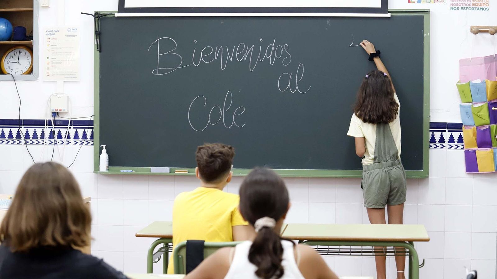 Aula de Primaria en el primer día de colegio