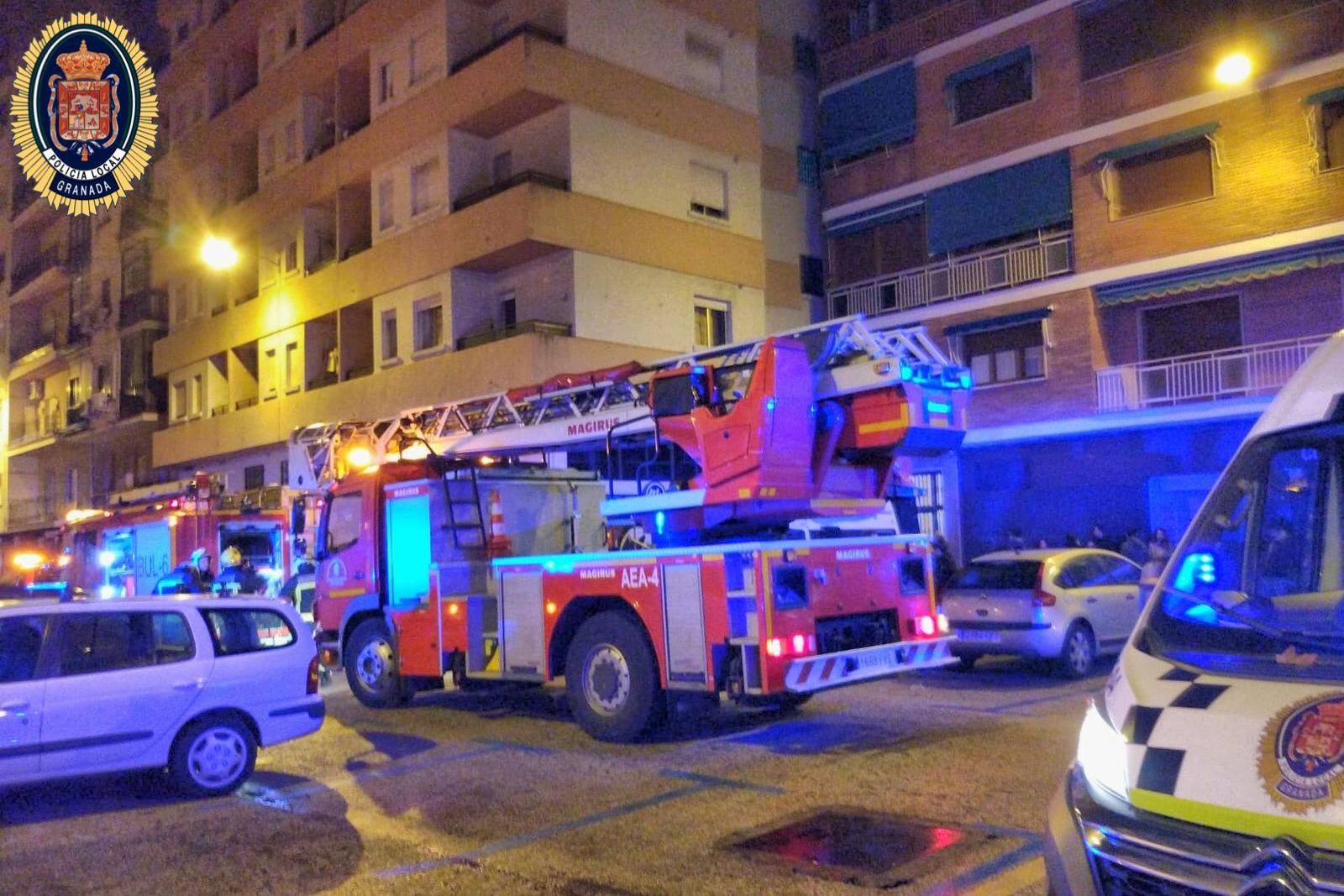 El aviso de incendio se produjo sobre las 6:30 horas en un edificio de la calle Pintor López Mezquita